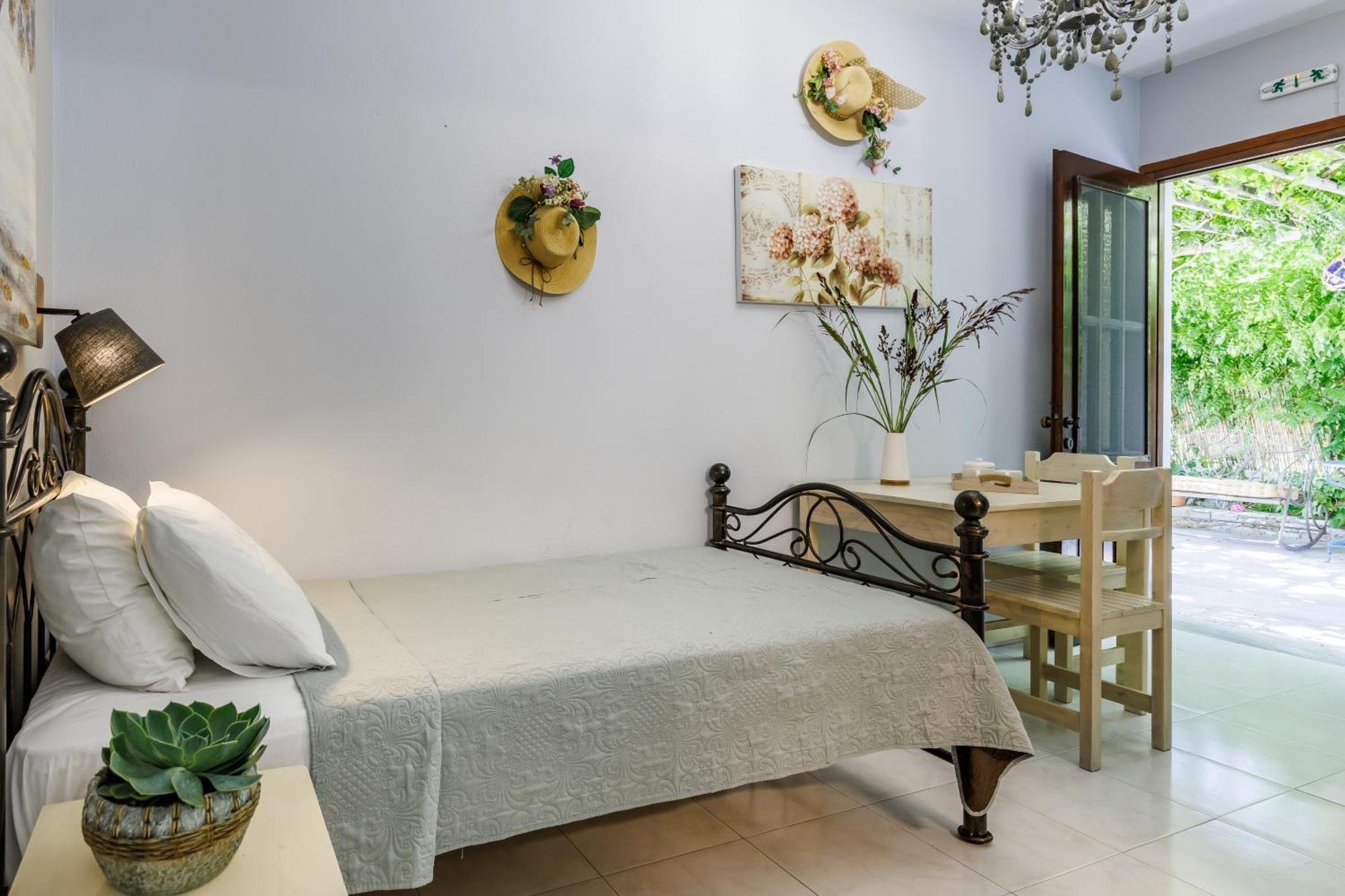 Yianna Cottage Studios Скопелос Екстериор снимка